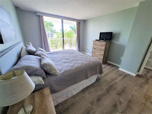 Marco Island Vacation Condo Two Bedrooms Sleeps 6 Guests