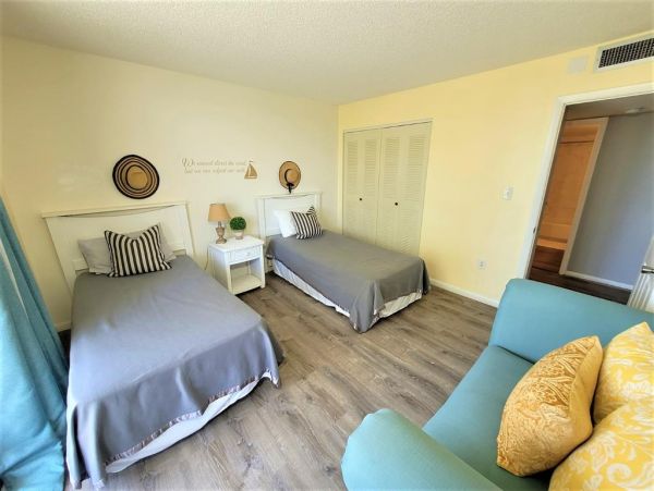 Marco Island Vacation Condo Two Bedrooms Sleeps 6 Guests