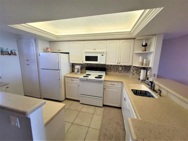 Marco Island Vacation Rental - Beachfront Tigertail Beach Condo with Pool & Tennis