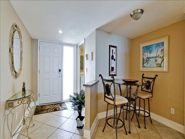 Spacious Condo Beautifully Decorated Directly on the Beach