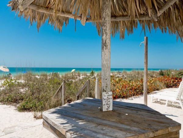Holmes Beach Charming Condo Steps from the Beach One Bedroom
