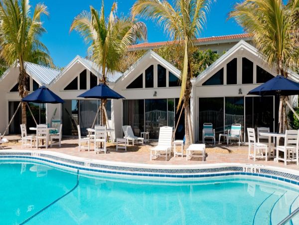 Holmes Beach Charming Condo Steps from the Beach One Bedroom