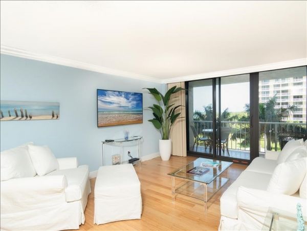 Marco Island Beachfront 2 Bedroom Condo Sleeps 6 Guests