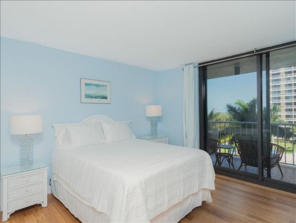 Marco Island Beachfront 2 Bedroom Condo Sleeps 6 Guests