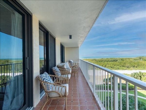 Marco Island Beachfront 2 Bedroom Condo Sleeps 6 Guests