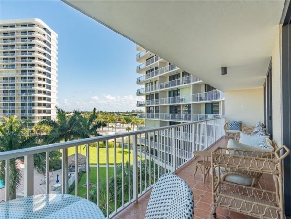 Marco Island Beachfront 2 Bedroom Condo Sleeps 6 Guests