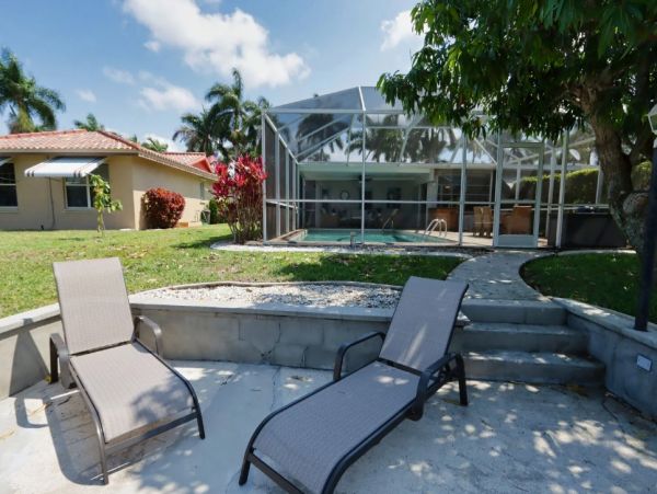 Cape Coral Vacation Home Three Bedroom Salt Water Pool