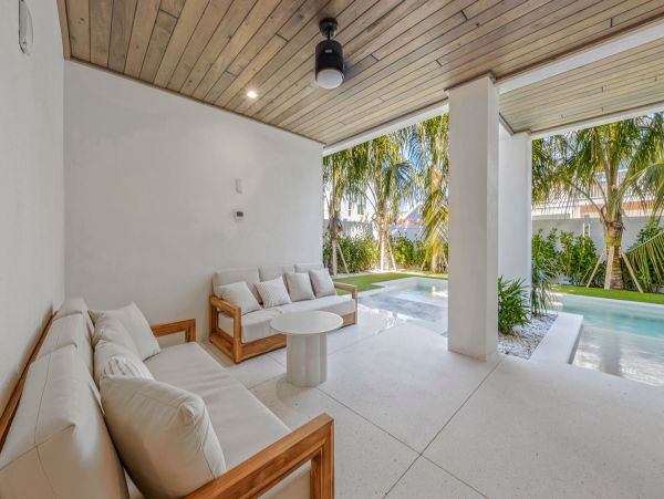 Bradenton Beach Vacation Home Seven Bedroom