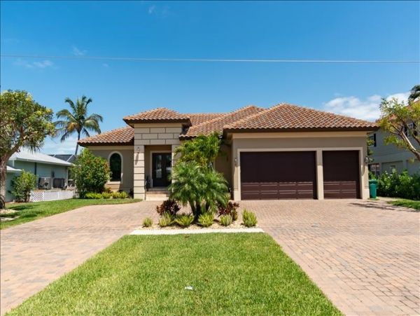 Beautiful 4 Bedroom Waterfront Home in Marco Island