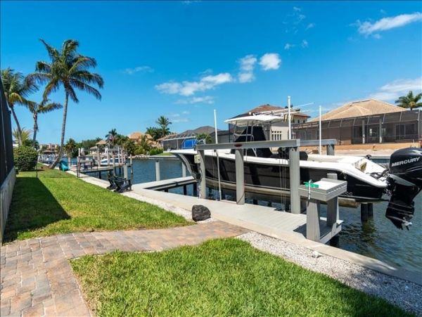 Beautiful 4 Bedroom Waterfront Home in Marco Island