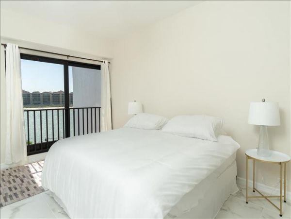 Naples Condo 1010840