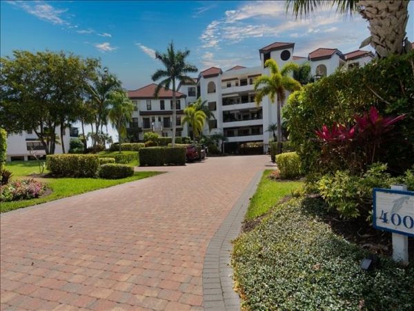 Naples Condo 1010840