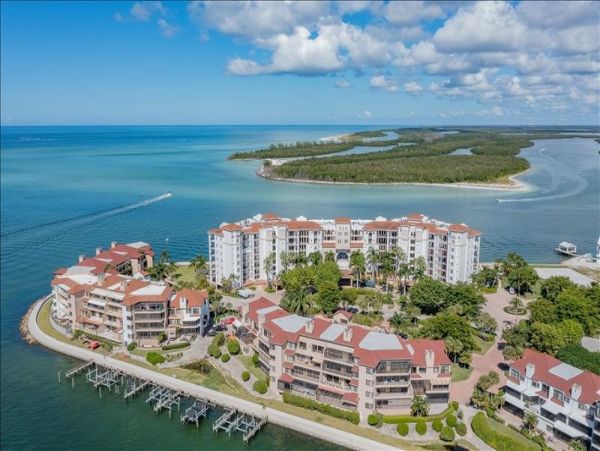 Naples Condo 1010840