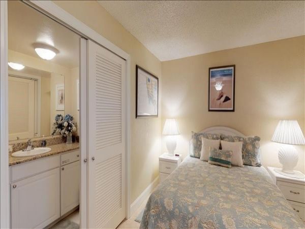 Naples Condo 1010842