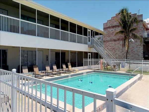 Naples Vacation Condo One Bedroom