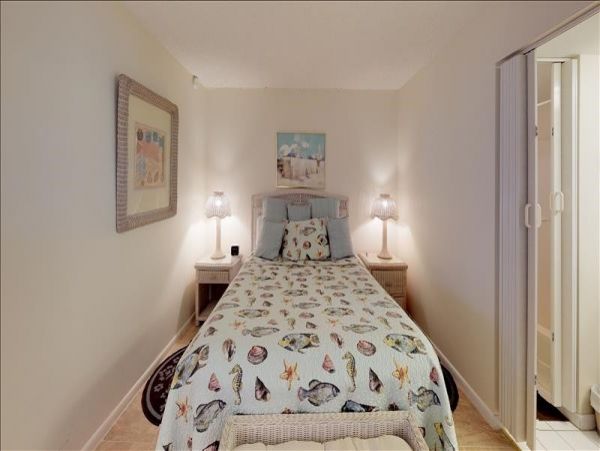 Naples Condo 1010845