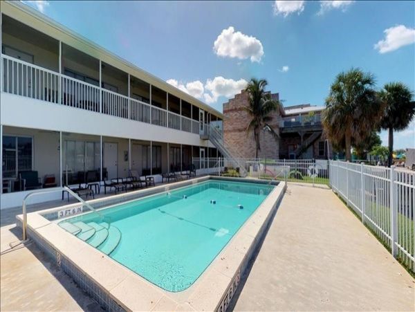 Naples Condo 1010850