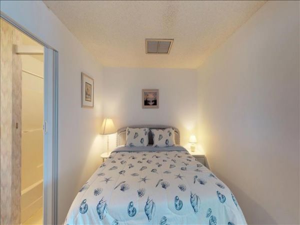 Naples Condo 1010850