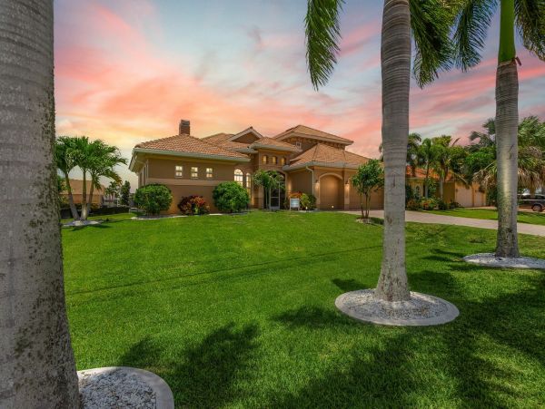 Cape Coral Vacation Pool Home Four Bedrooms