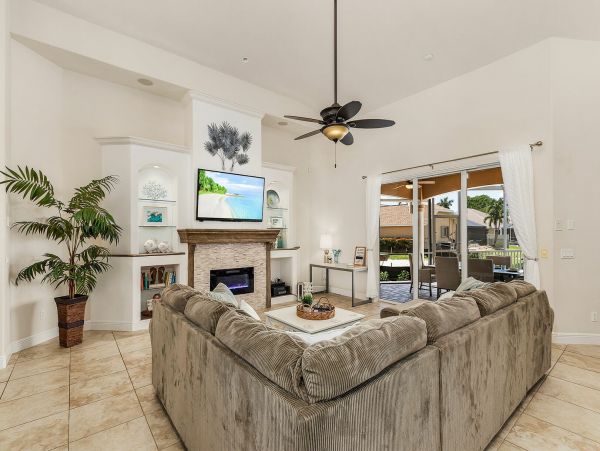 Cape Coral Vacation Pool Home Four Bedrooms