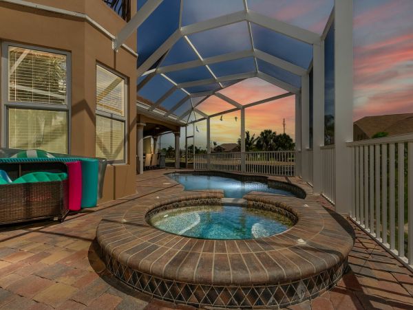 Cape Coral Vacation Pool Home Four Bedrooms