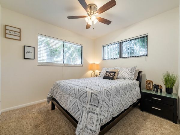 Lakefront Three Bedroom Vacation Home Sleeps 8