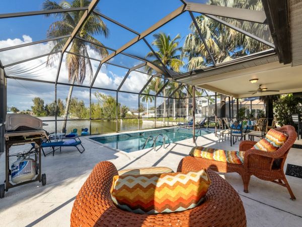 Lakefront Three Bedroom Vacation Home Sleeps 8