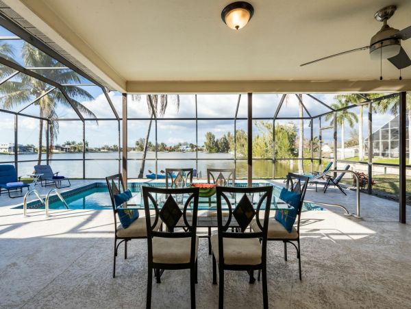 Lakefront Three Bedroom Vacation Home Sleeps 8