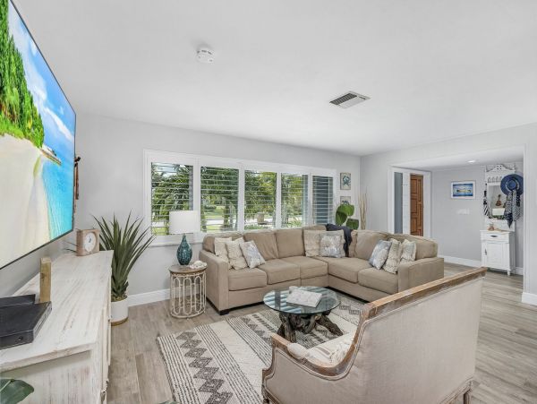 Cape Coral Vacation Pool Home Four Bedroom