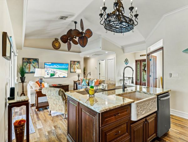 Be Charmed by This Cape Coral Pool Vacation Home