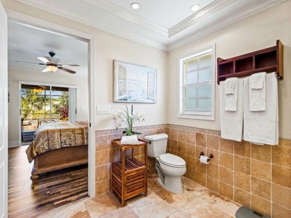 Be Charmed by This Cape Coral Pool Vacation Home
