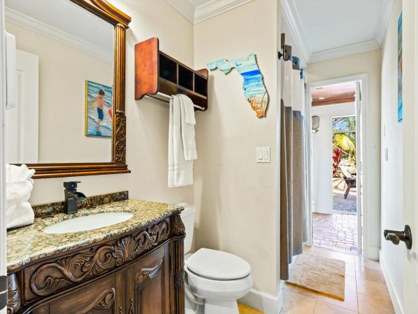 Be Charmed by This Cape Coral Pool Vacation Home