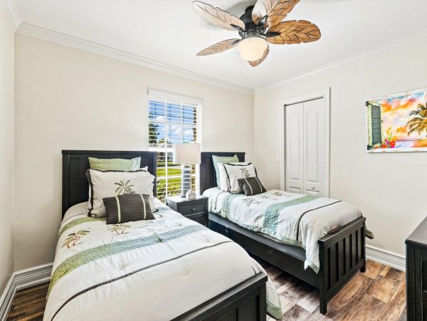 Be Charmed by This Cape Coral Pool Vacation Home