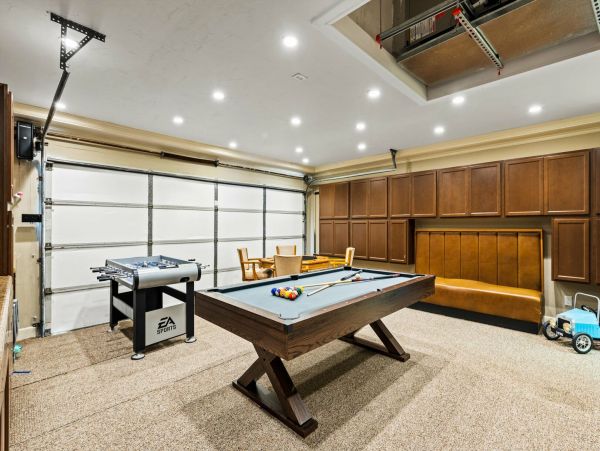 Be Charmed by This Cape Coral Pool Vacation Home