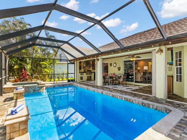 Be Charmed by This Cape Coral Pool Vacation Home