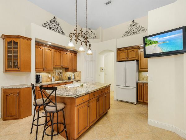 Lovely Five Bedroom Home with Pool in Cape Coral