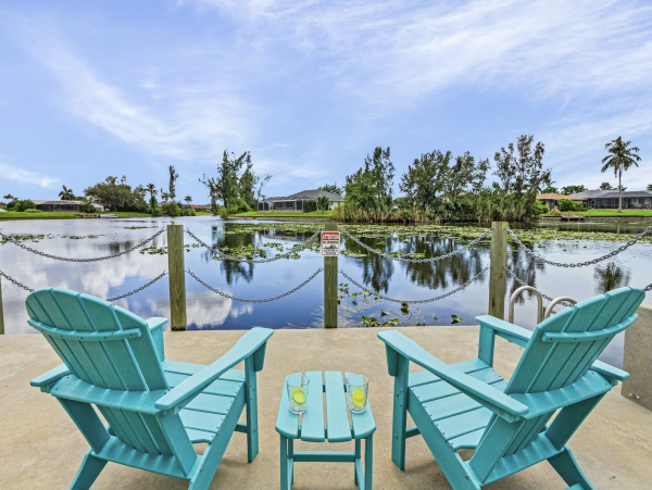 Beautiful 5 Bedroom Home with Pool & Lake View