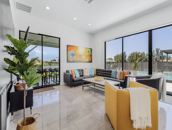 Beautiful 5 Bedroom Home with Pool & Lake View