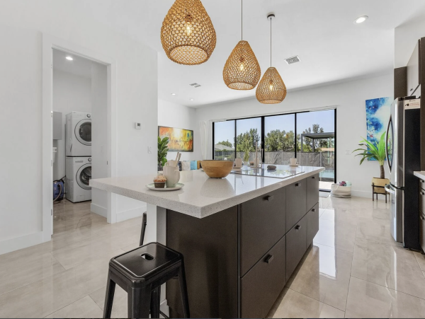 Beautiful 5 Bedroom Home with Pool & Lake View