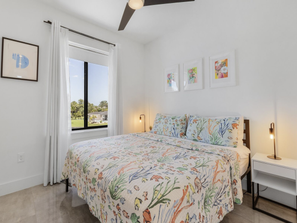 Beautiful 5 Bedroom Home with Pool & Lake View