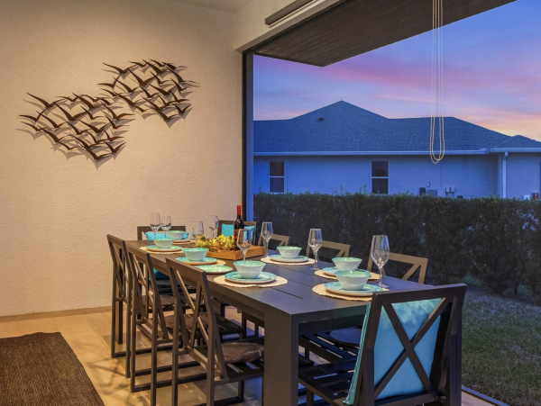 Beautiful 5 Bedroom Home with Pool & Lake View