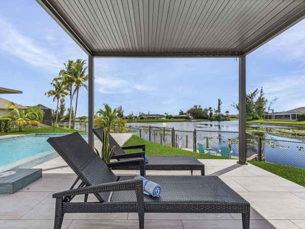 Beautiful 5 Bedroom Home with Pool & Lake View