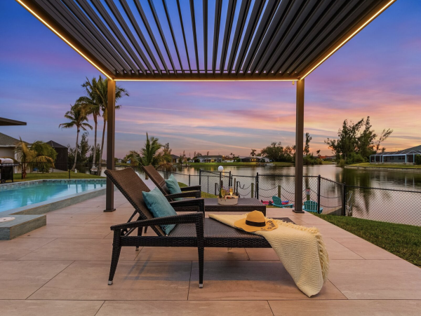 Beautiful 5 Bedroom Home with Pool & Lake View