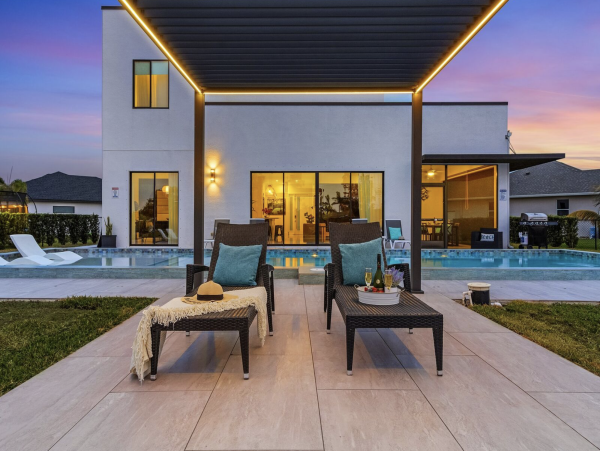 Beautiful 5 Bedroom Home with Pool & Lake View