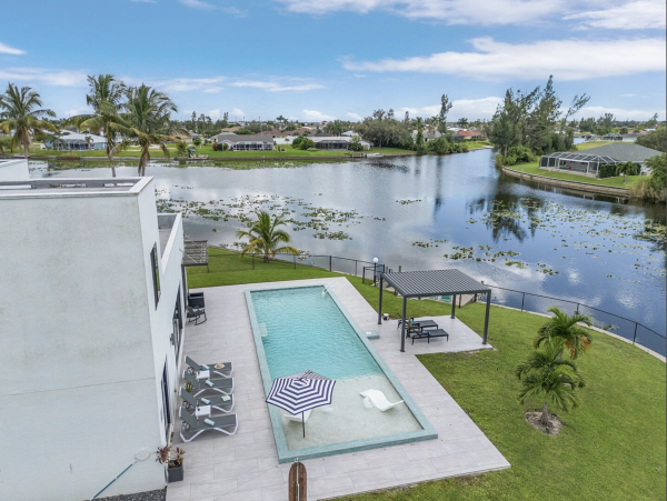 Beautiful 5 Bedroom Home with Pool & Lake View
