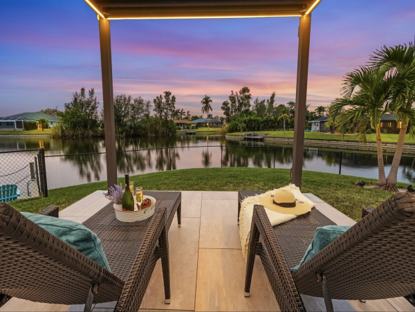 Beautiful 5 Bedroom Home with Pool & Lake View