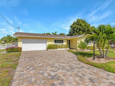 Cape Coral Lovely Waterfront Vacation Home