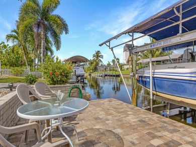 Cape Coral Lovely Waterfront Vacation Home