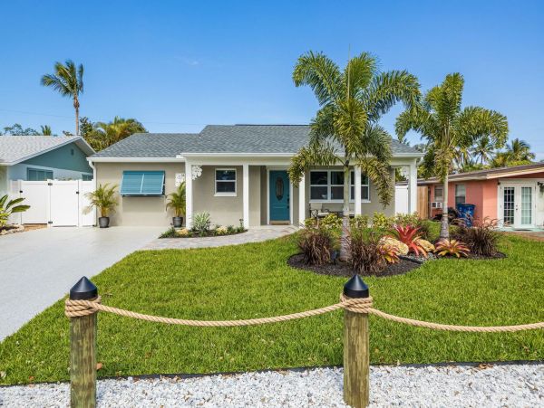 Fort Myers Beach 3-Bedroom Villa with Swim Spa & Fishing Pier