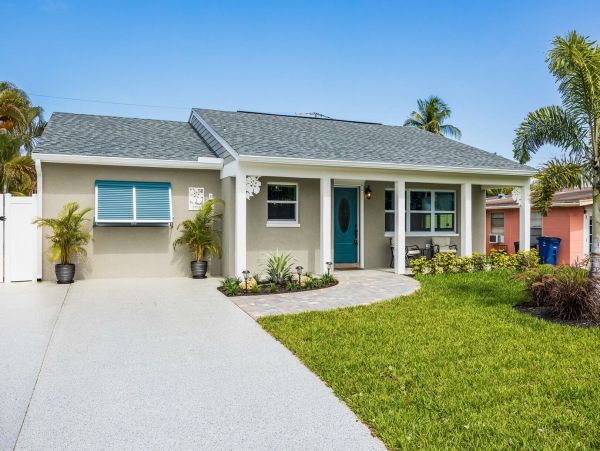 Fort Myers Beach 3-Bedroom Villa with Swim Spa & Fishing Pier